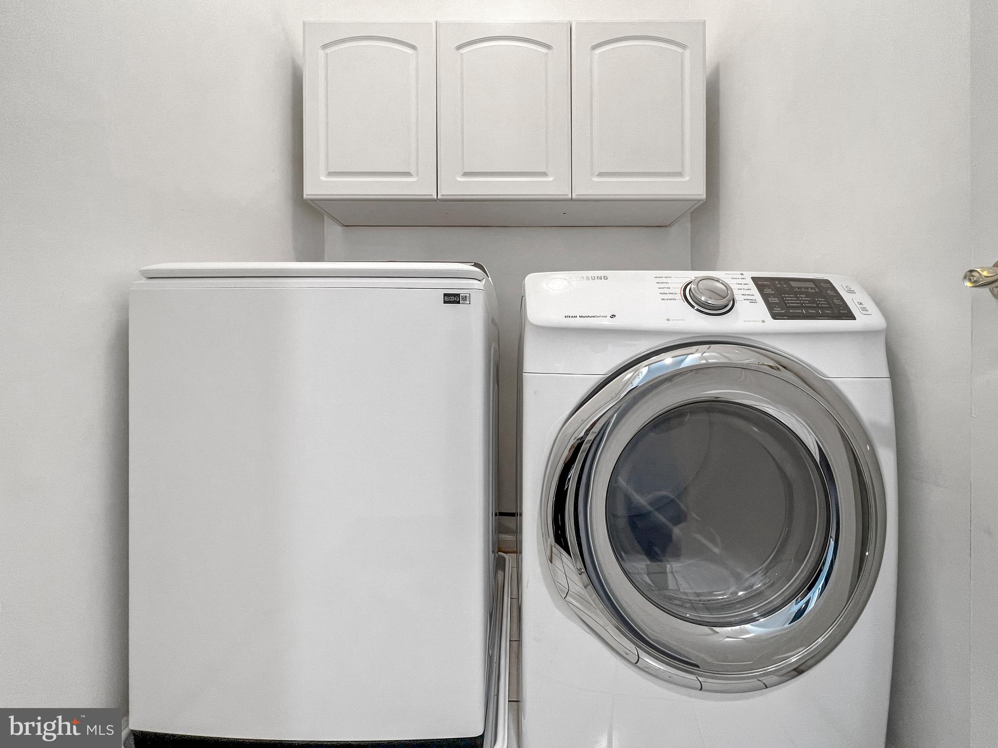 TOWNES AT FAIR LAKES GLEN - Residential