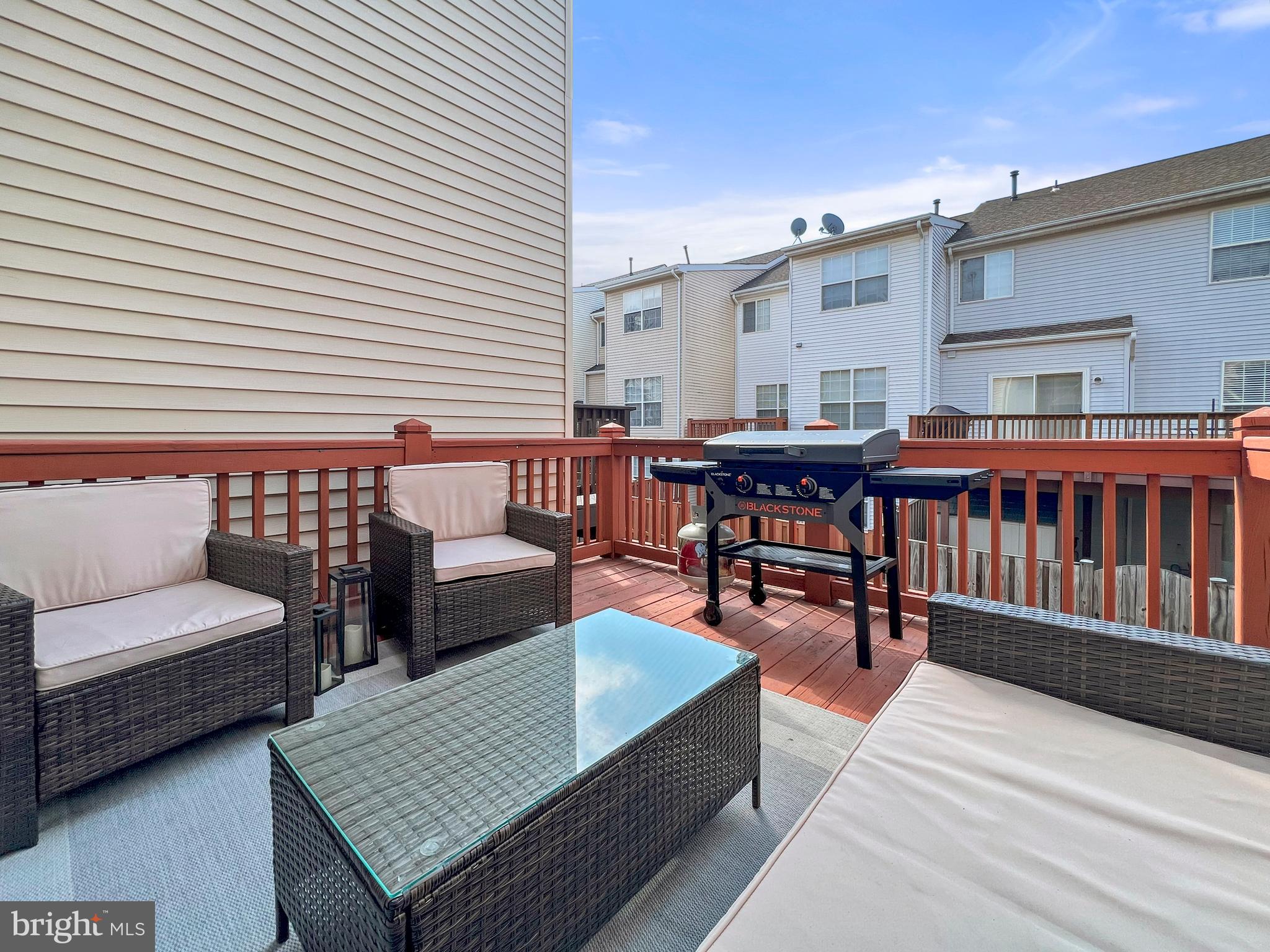 TOWNES AT FAIR LAKES GLEN - Residential