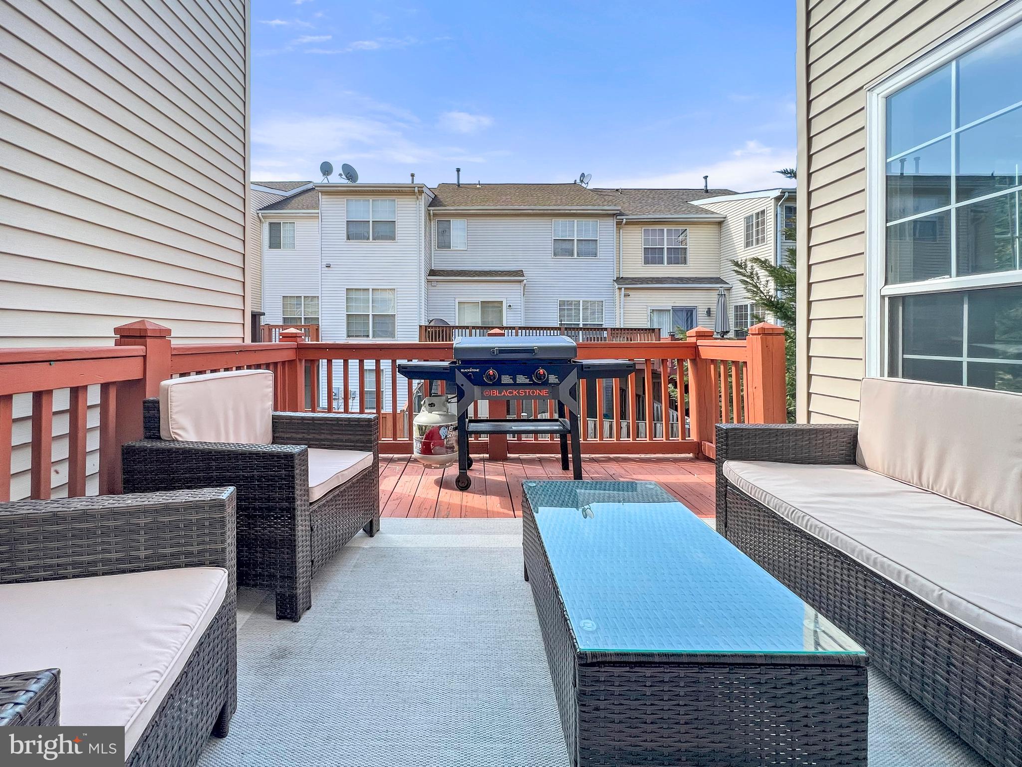 TOWNES AT FAIR LAKES GLEN - Residential