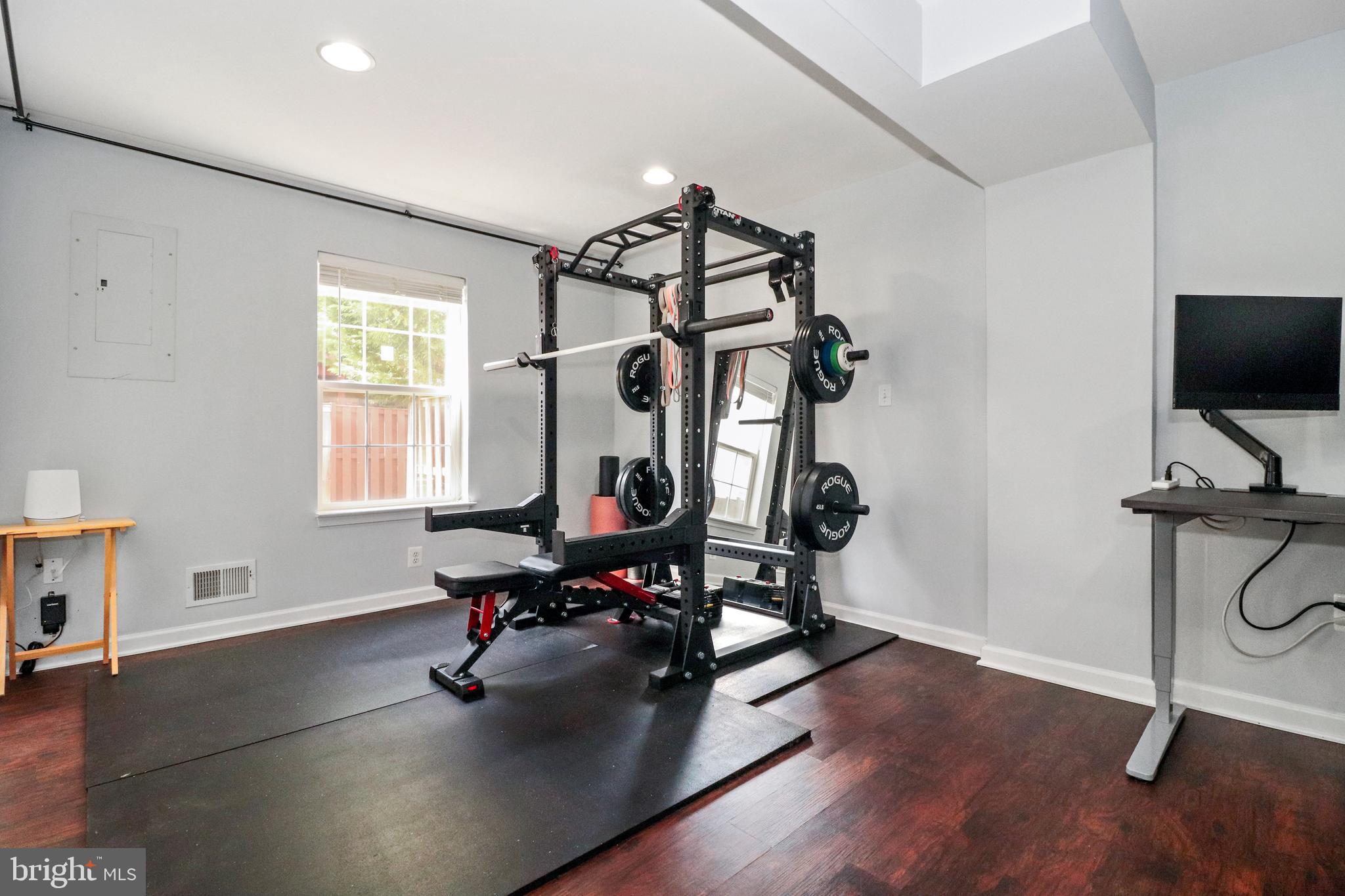 TOWNES AT FAIR LAKES GLEN - Residential