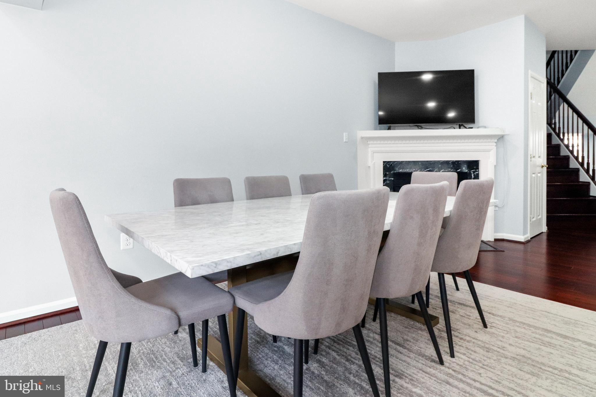 TOWNES AT FAIR LAKES GLEN - Residential