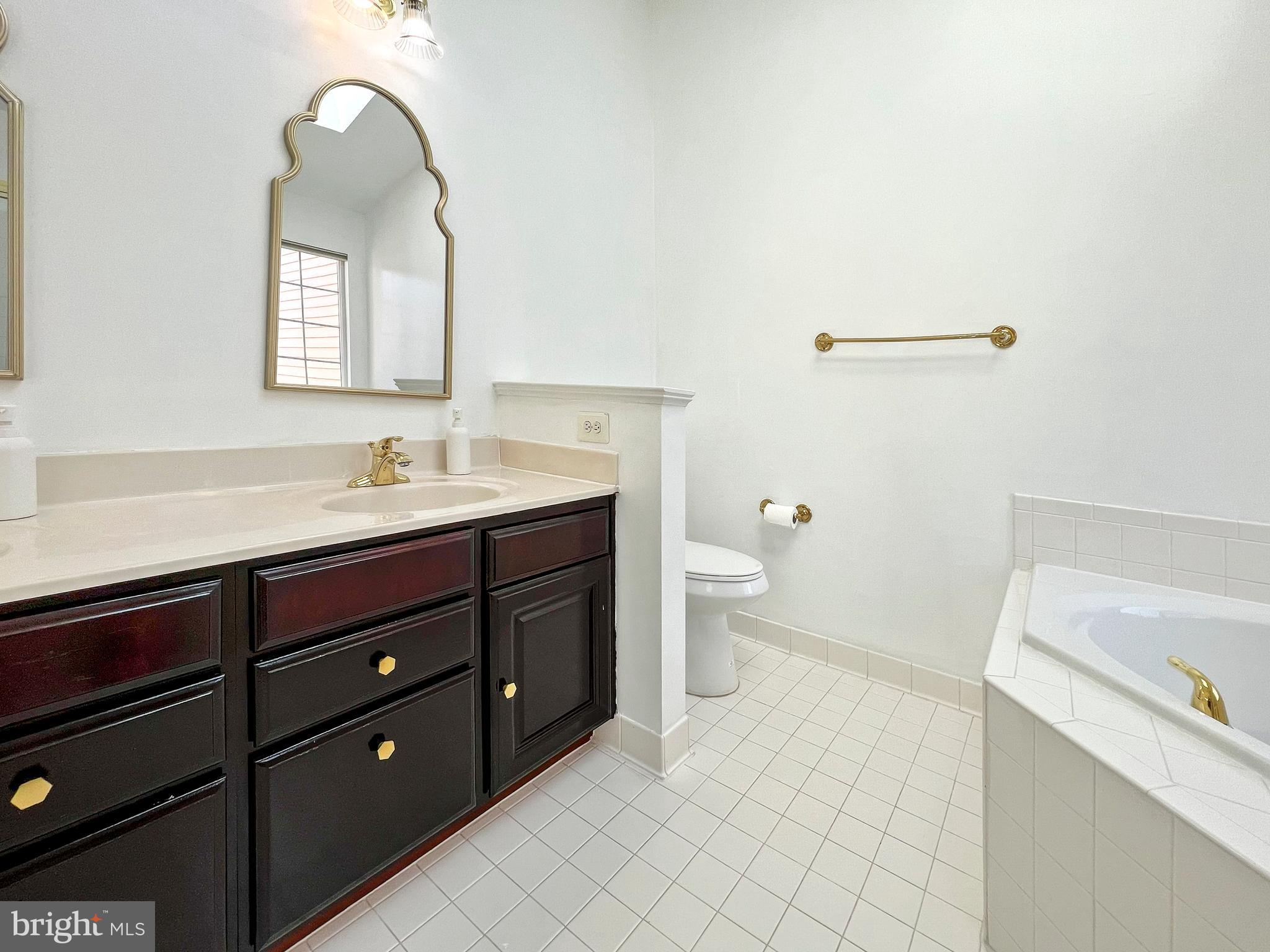 TOWNES AT FAIR LAKES GLEN - Residential