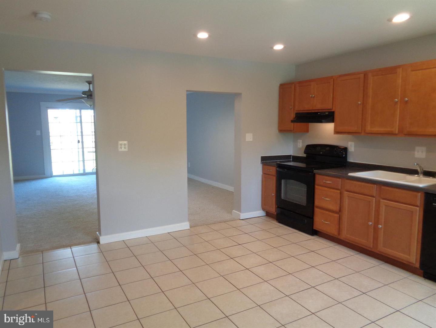 CARROLL MANOR - Residential Lease