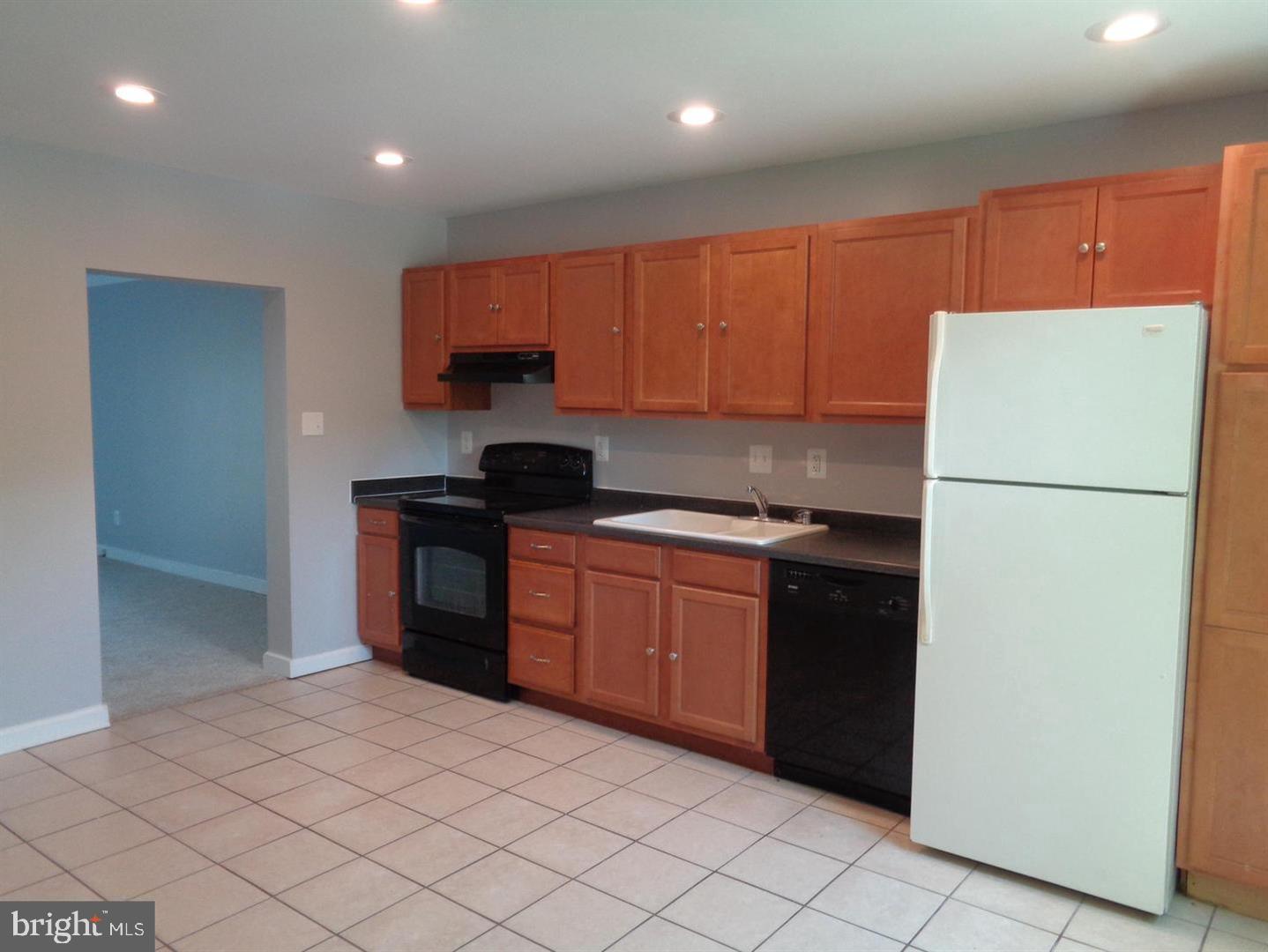 CARROLL MANOR - Residential Lease