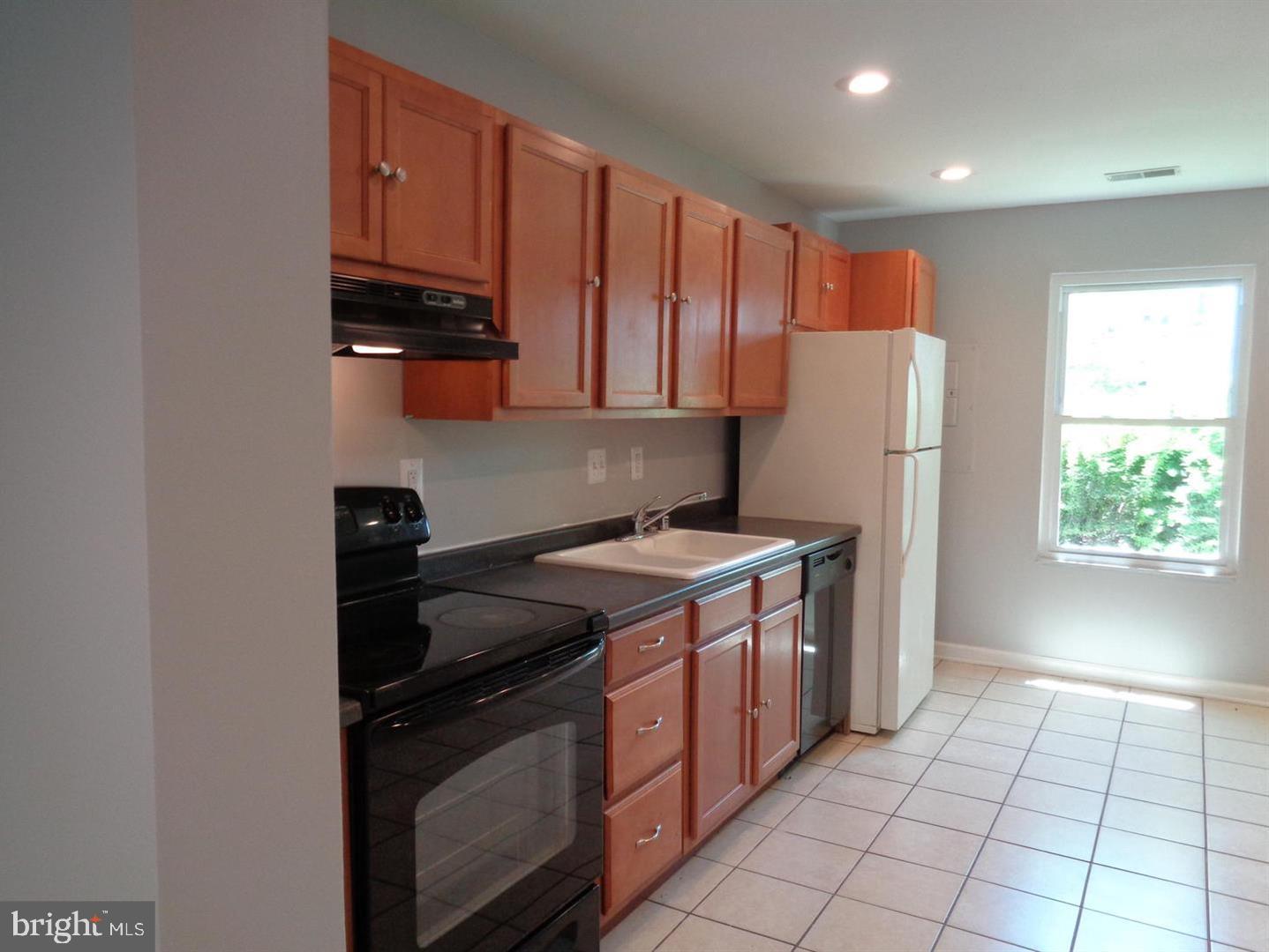 CARROLL MANOR - Residential Lease