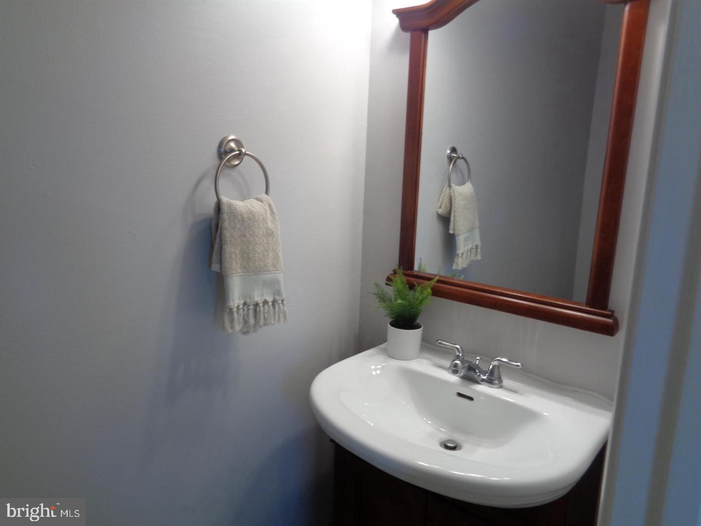 CARROLL MANOR - Residential Lease