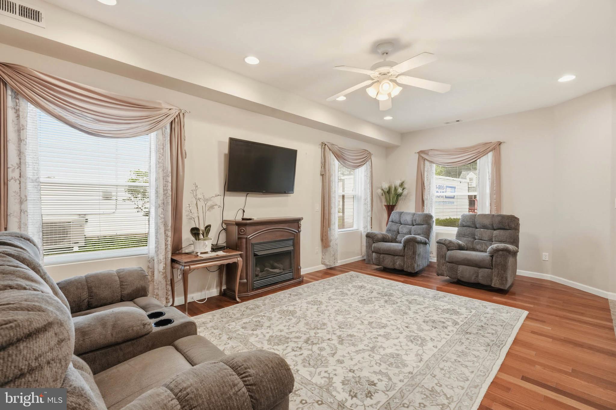 1011 CRAWFORD DRIVE