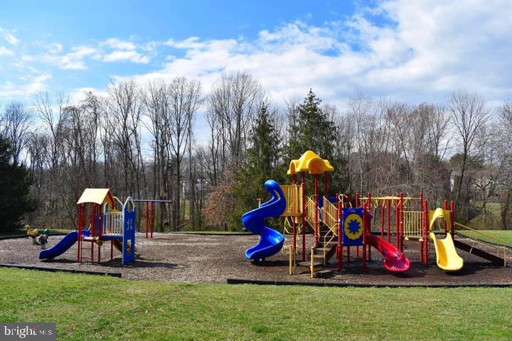 VILLAGE OF THOMAS RUN - Residential