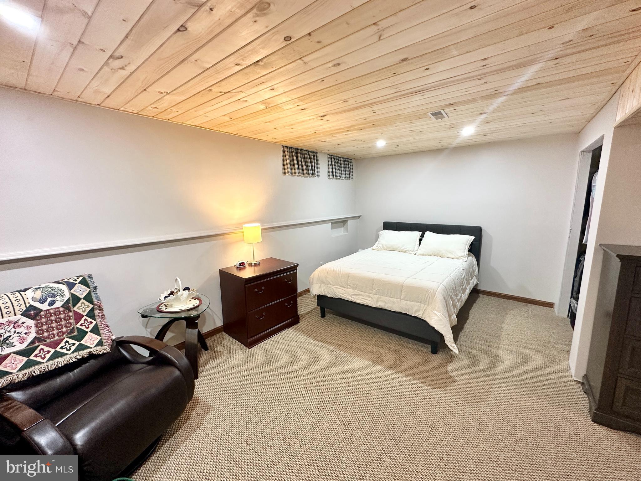 VILLAGE OF THOMAS RUN - Residential