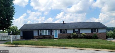 Homes For Sale - 92 Kendale Road<br/> RED LION, PA 17356