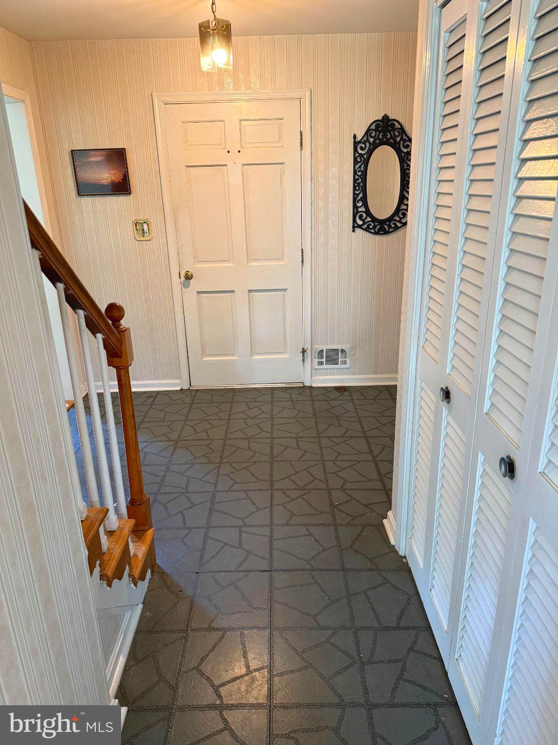 283 OAK COURT
