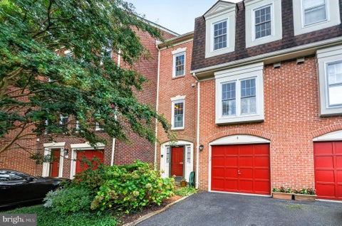 Photo of 6 S Montana Street #6, ARLINGTON, VA 22204 (MLS # VAAR2080092)
