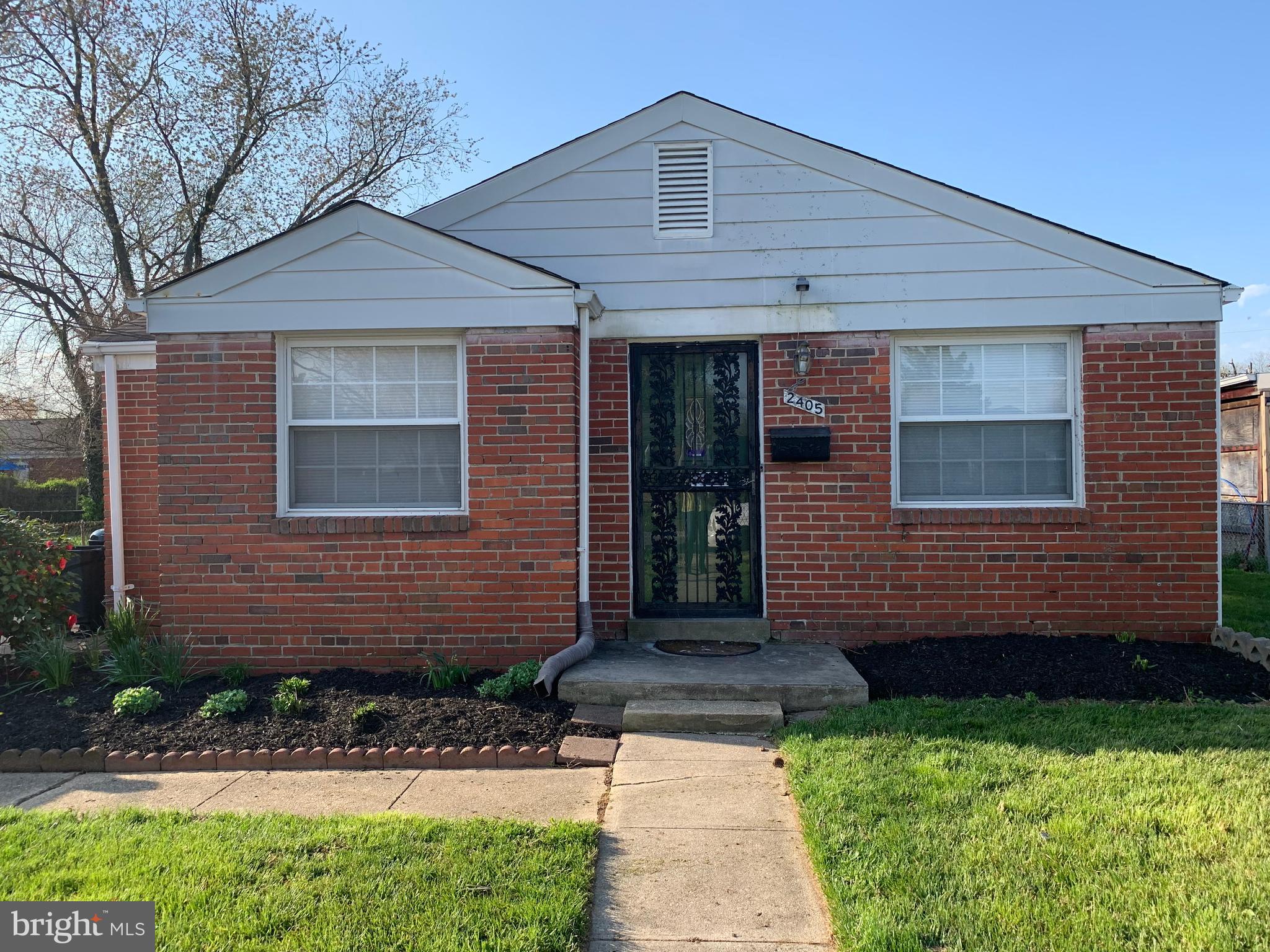 3 bedroom, 1 bathroom detached home available for rent. Located in the vicinity of Lewisdale near to the University of Maryland at College Park and Prince Georges Plaza. Convenient to public transportation. Apply via this link;
https://apply.link/3dMoKHS