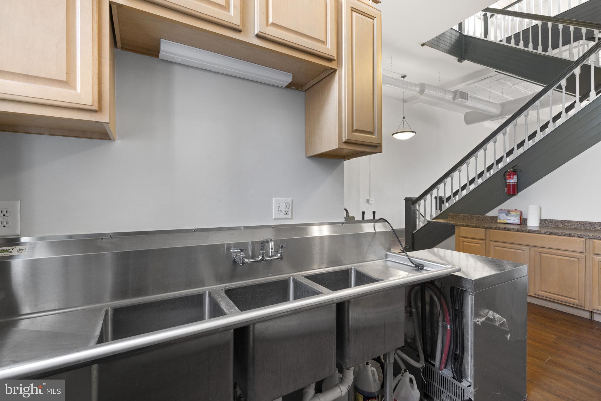 MARTINSBURG CITY - Commercial Sale