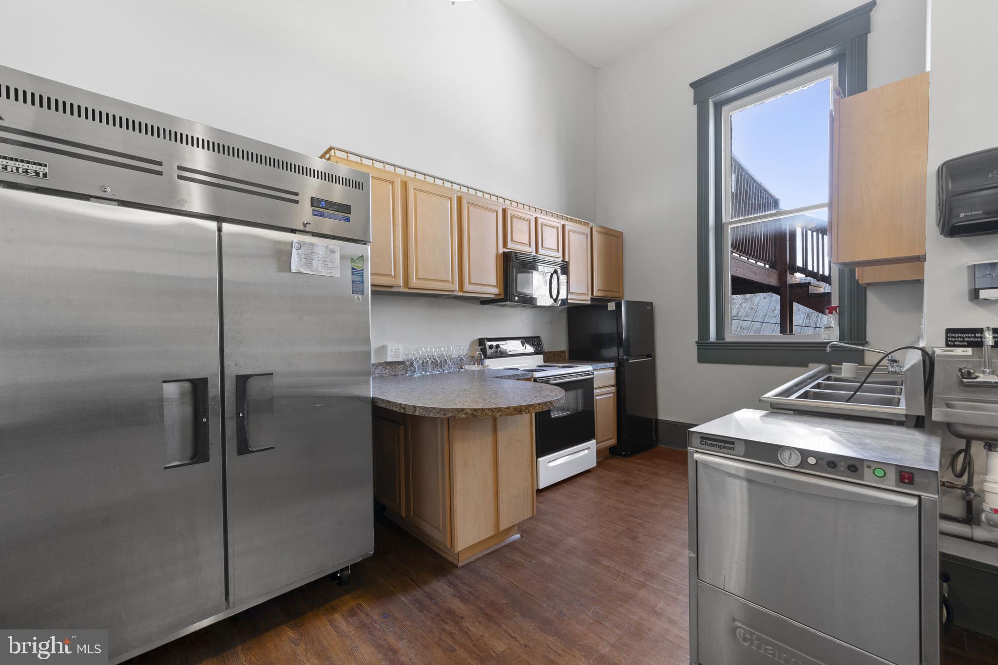 MARTINSBURG CITY - Commercial Sale