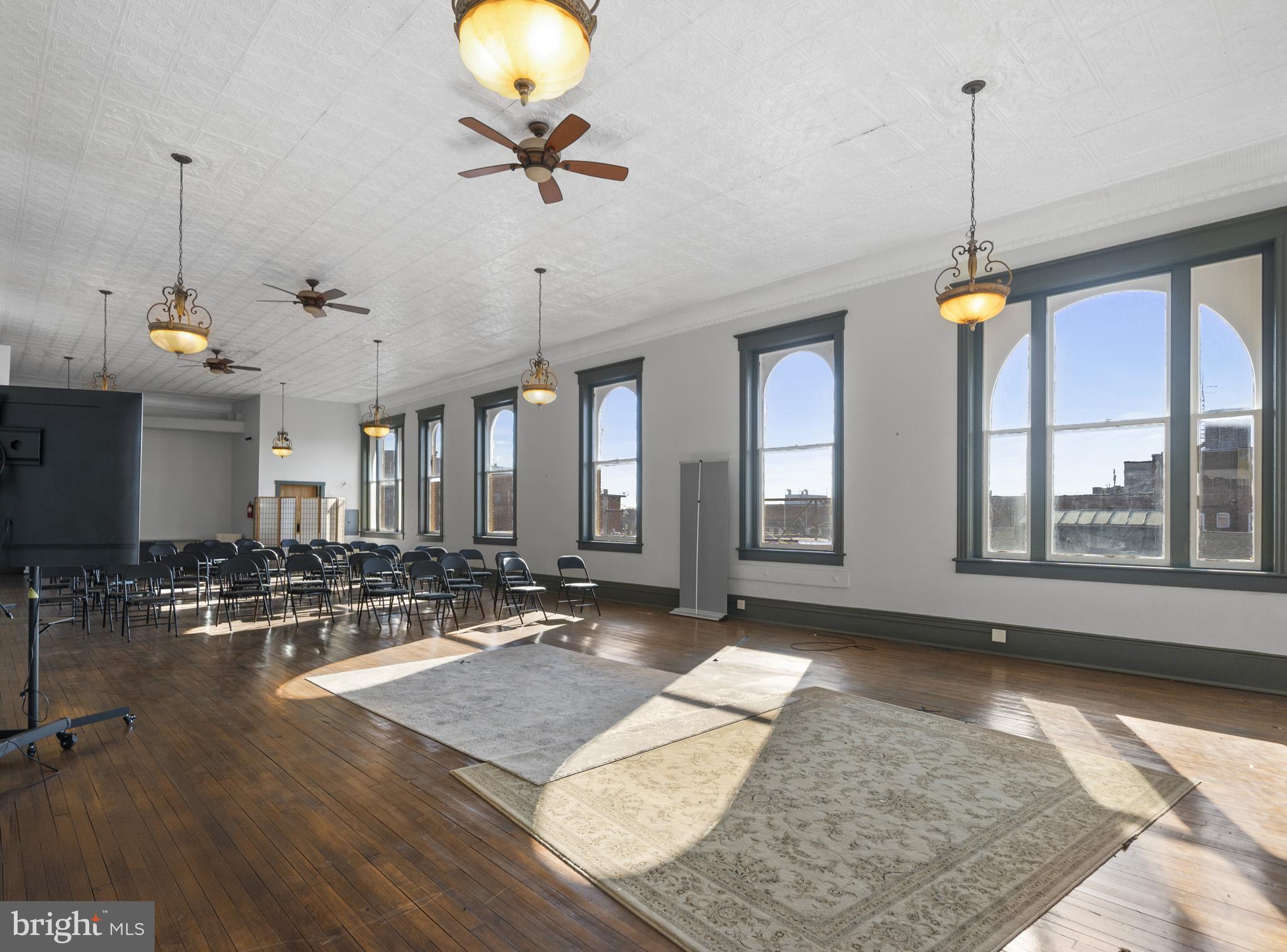 MARTINSBURG CITY - Commercial Sale