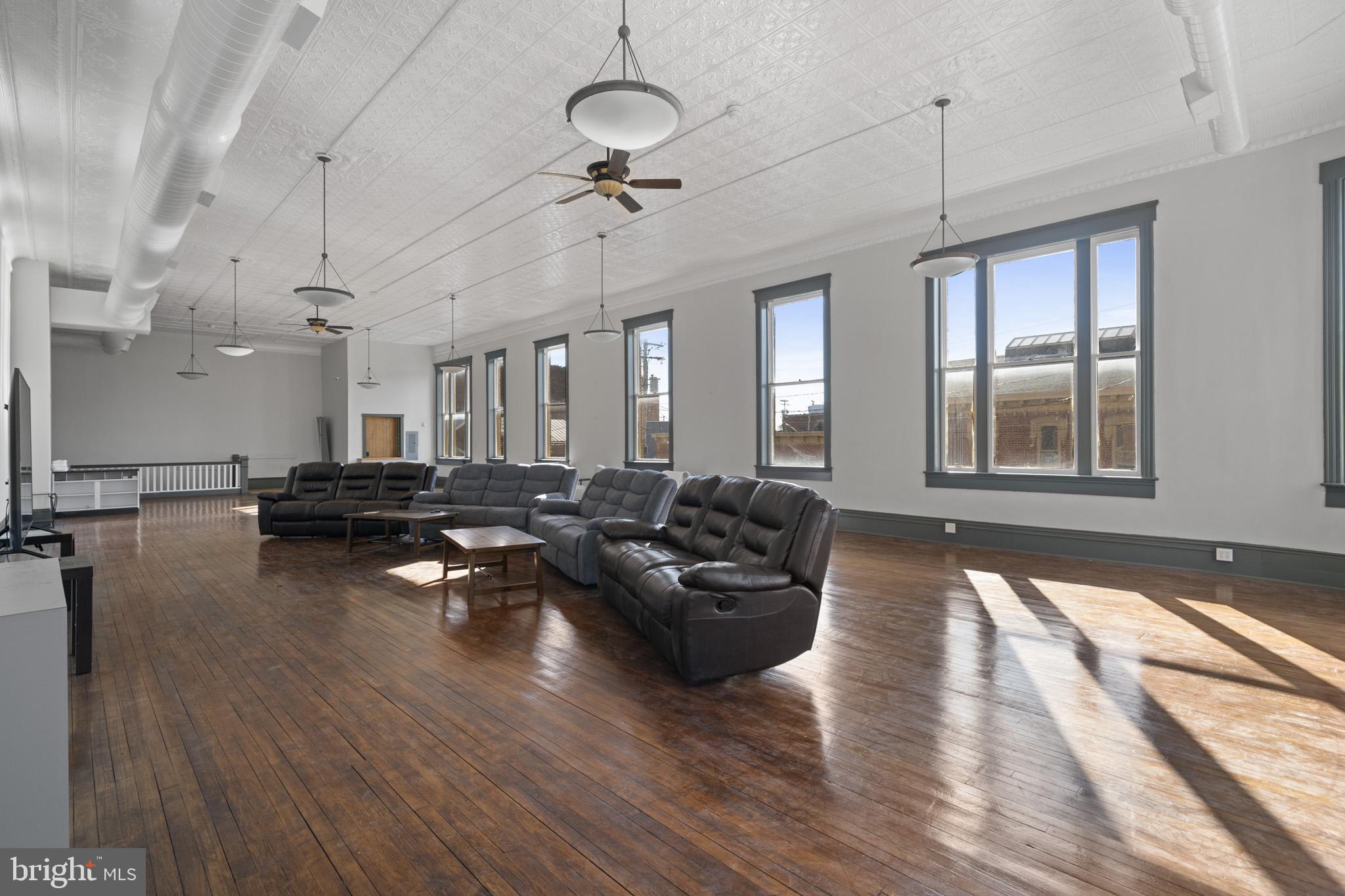 MARTINSBURG CITY - Commercial Sale