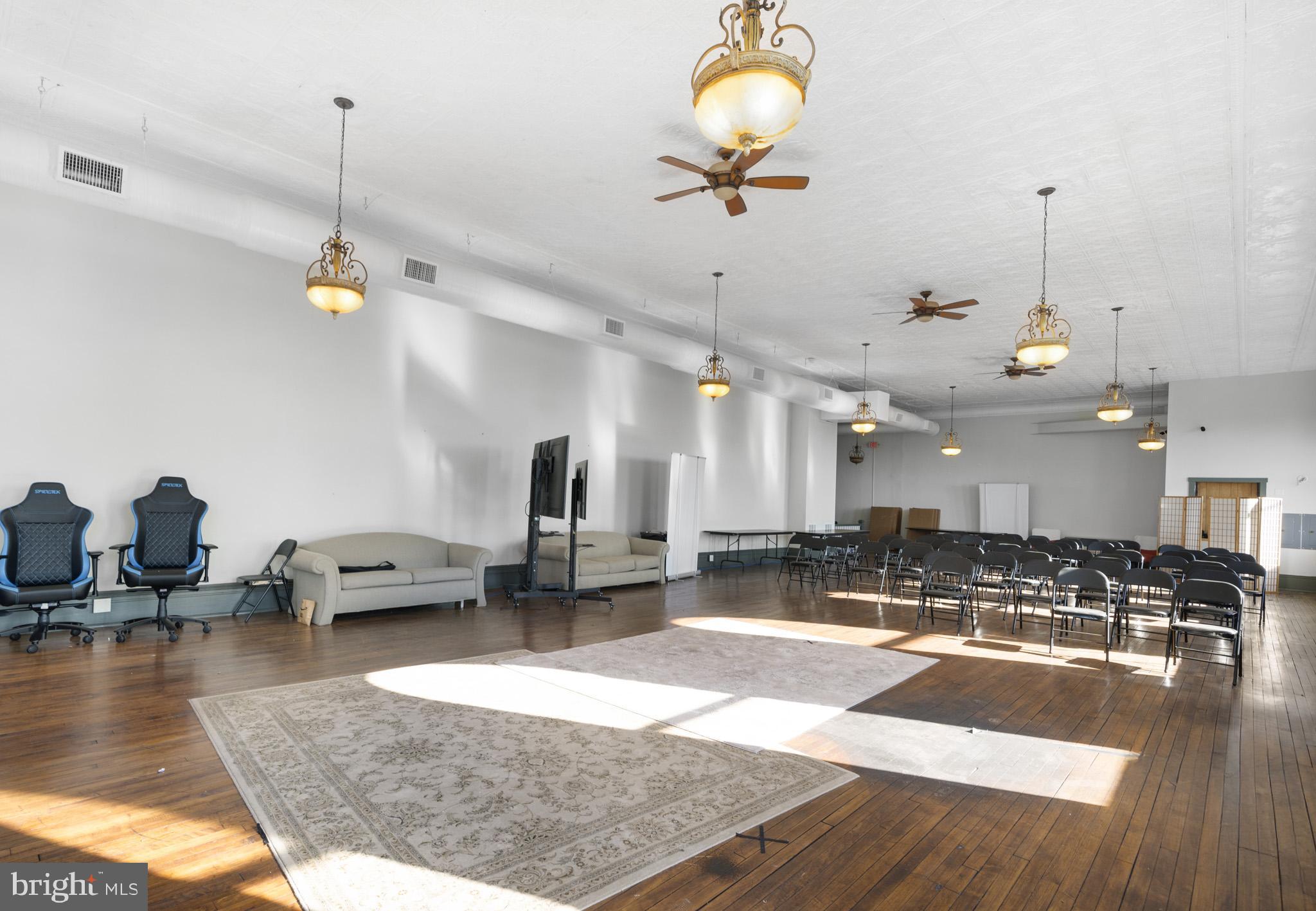 MARTINSBURG CITY - Commercial Sale