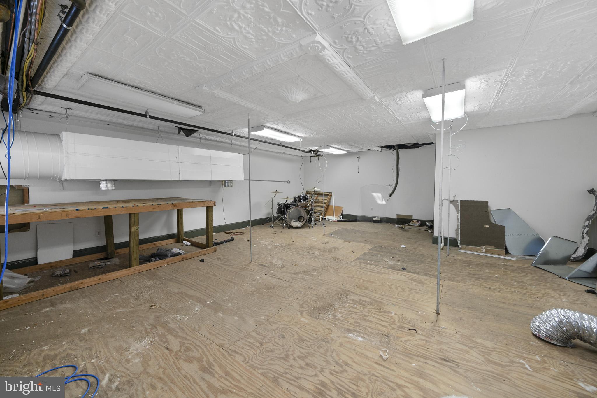 MARTINSBURG CITY - Commercial Sale