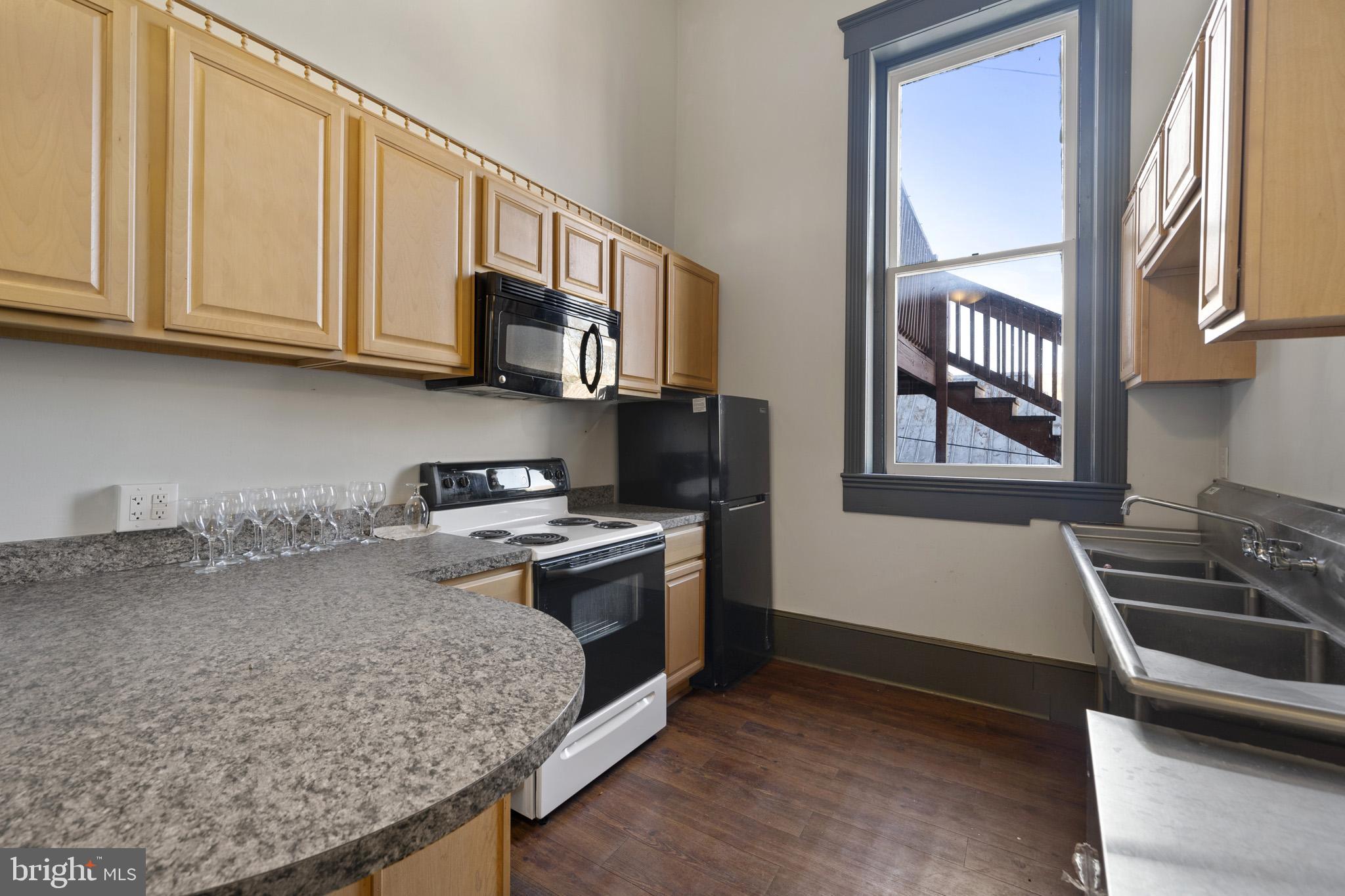 MARTINSBURG CITY - Commercial Sale