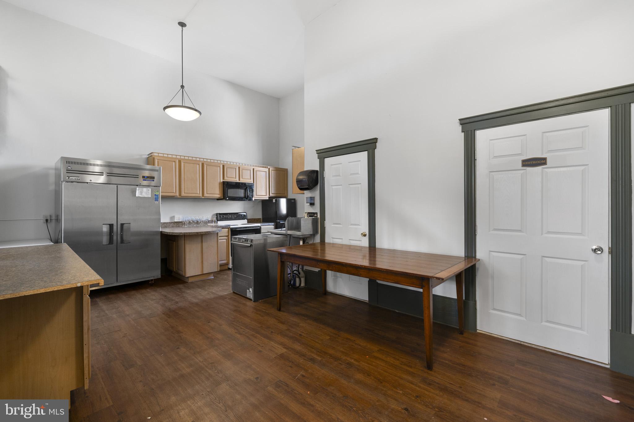 MARTINSBURG CITY - Commercial Sale