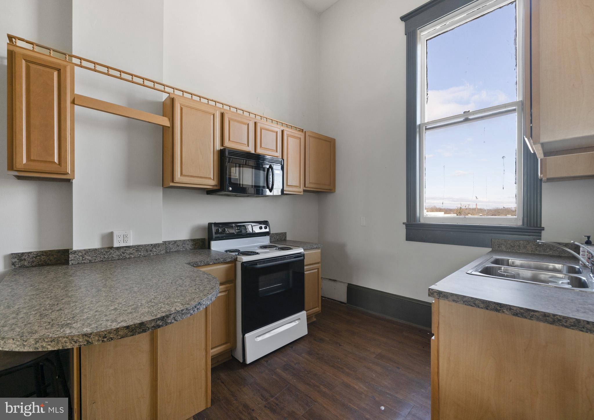 MARTINSBURG CITY - Commercial Sale