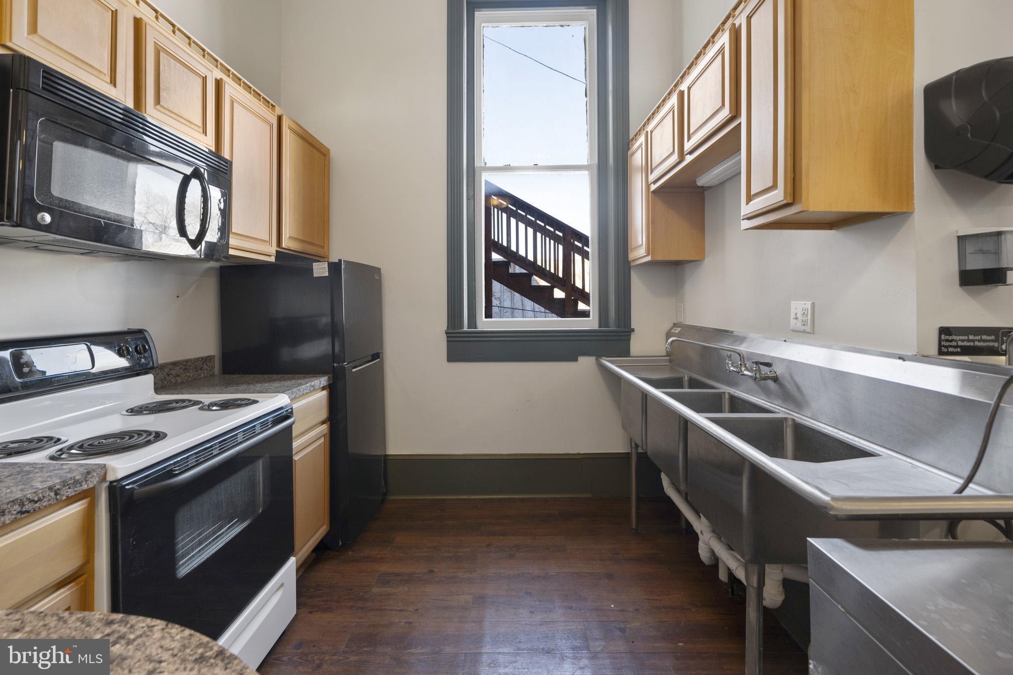 MARTINSBURG CITY - Commercial Sale