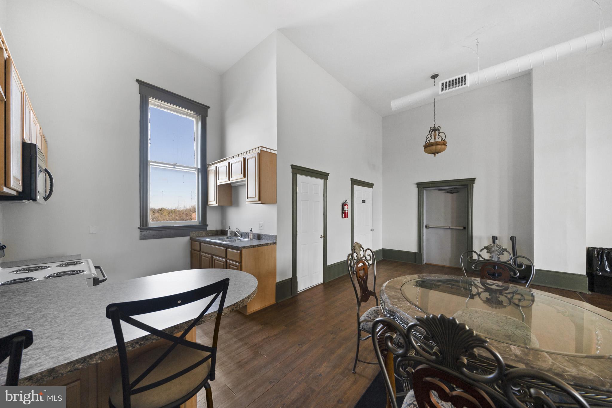 MARTINSBURG CITY - Commercial Sale