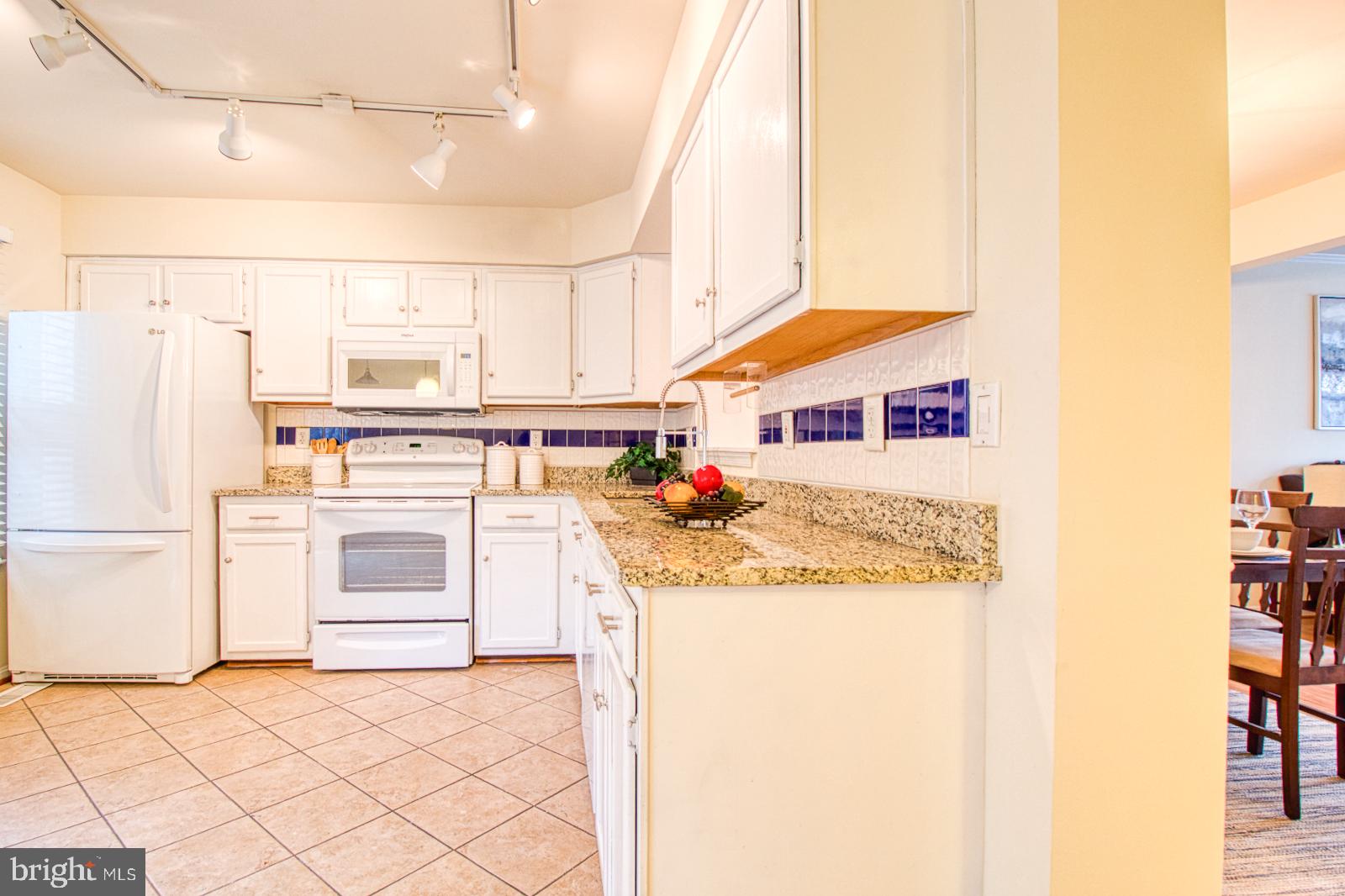 RIVERCHASE - Residential