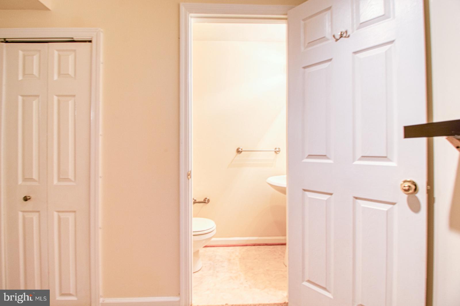 RIVERCHASE - Residential