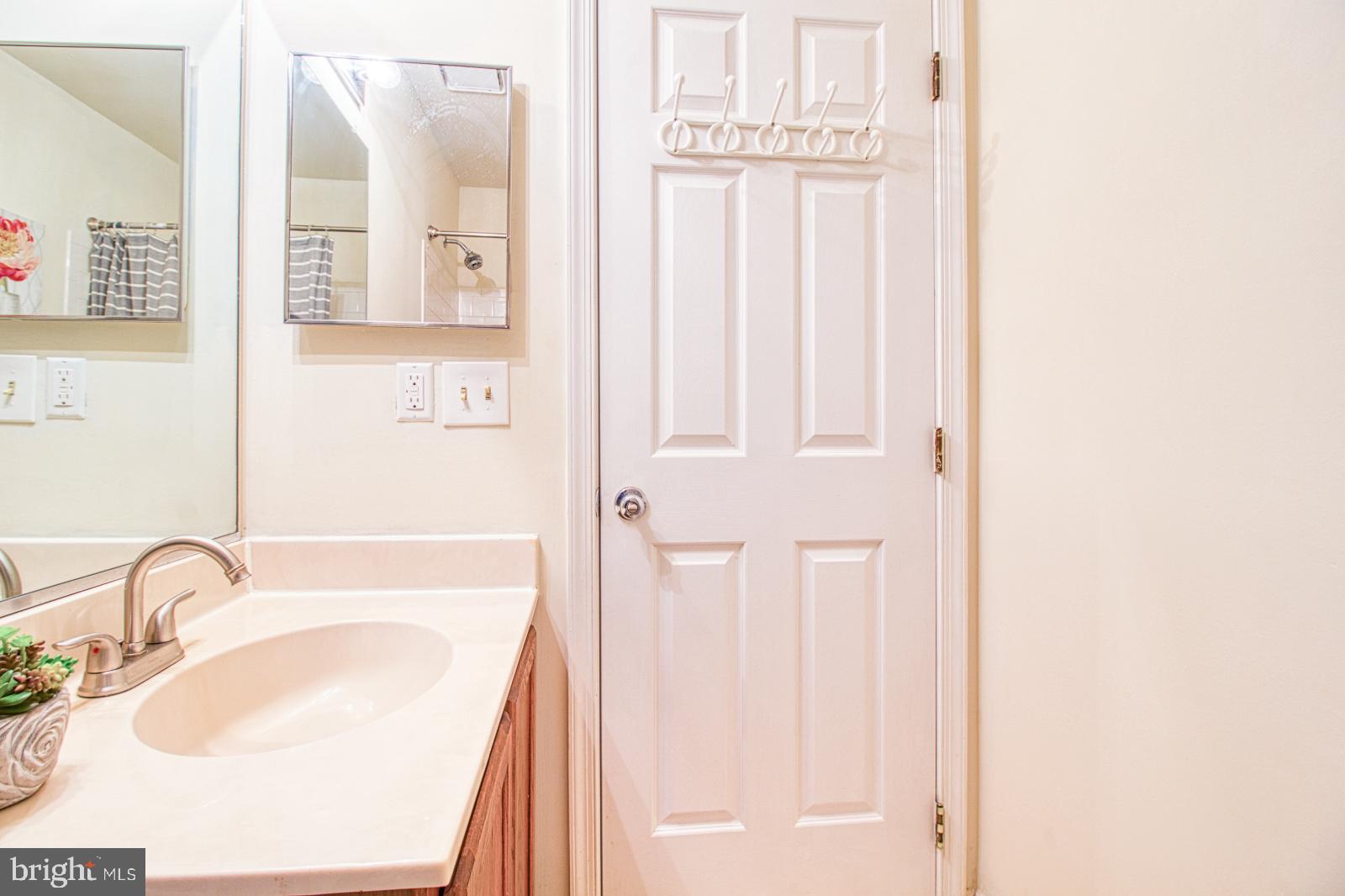 RIVERCHASE - Residential