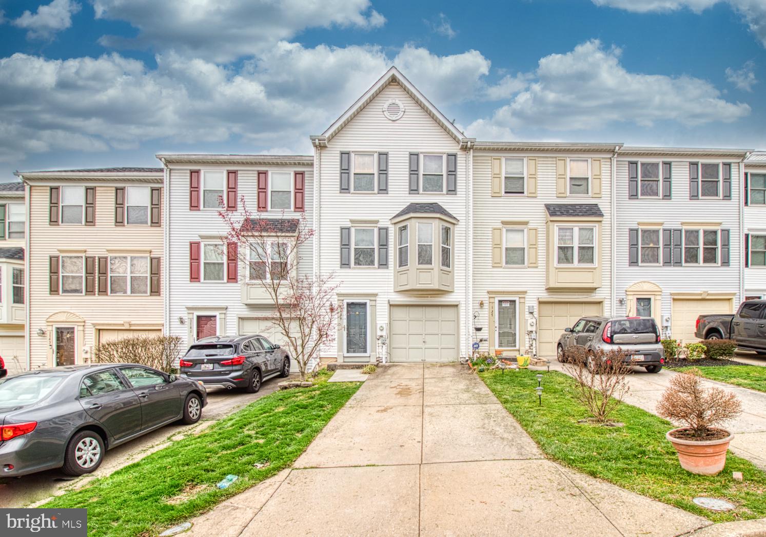 RIVERCHASE - Residential