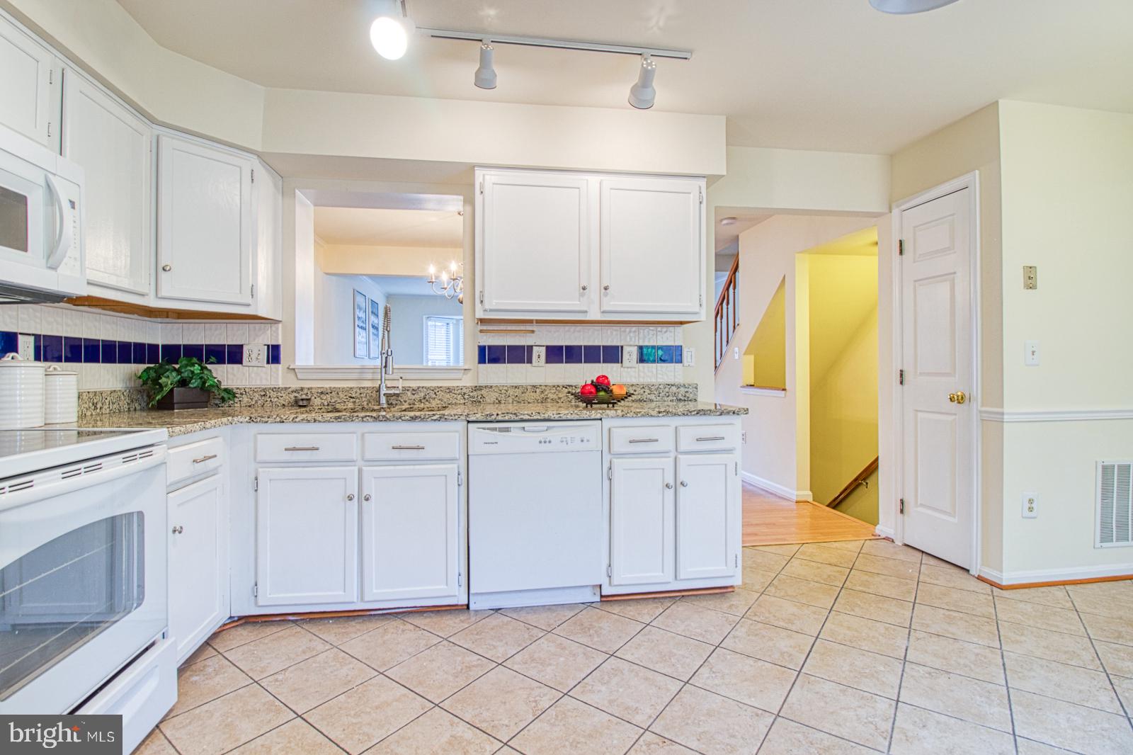 RIVERCHASE - Residential