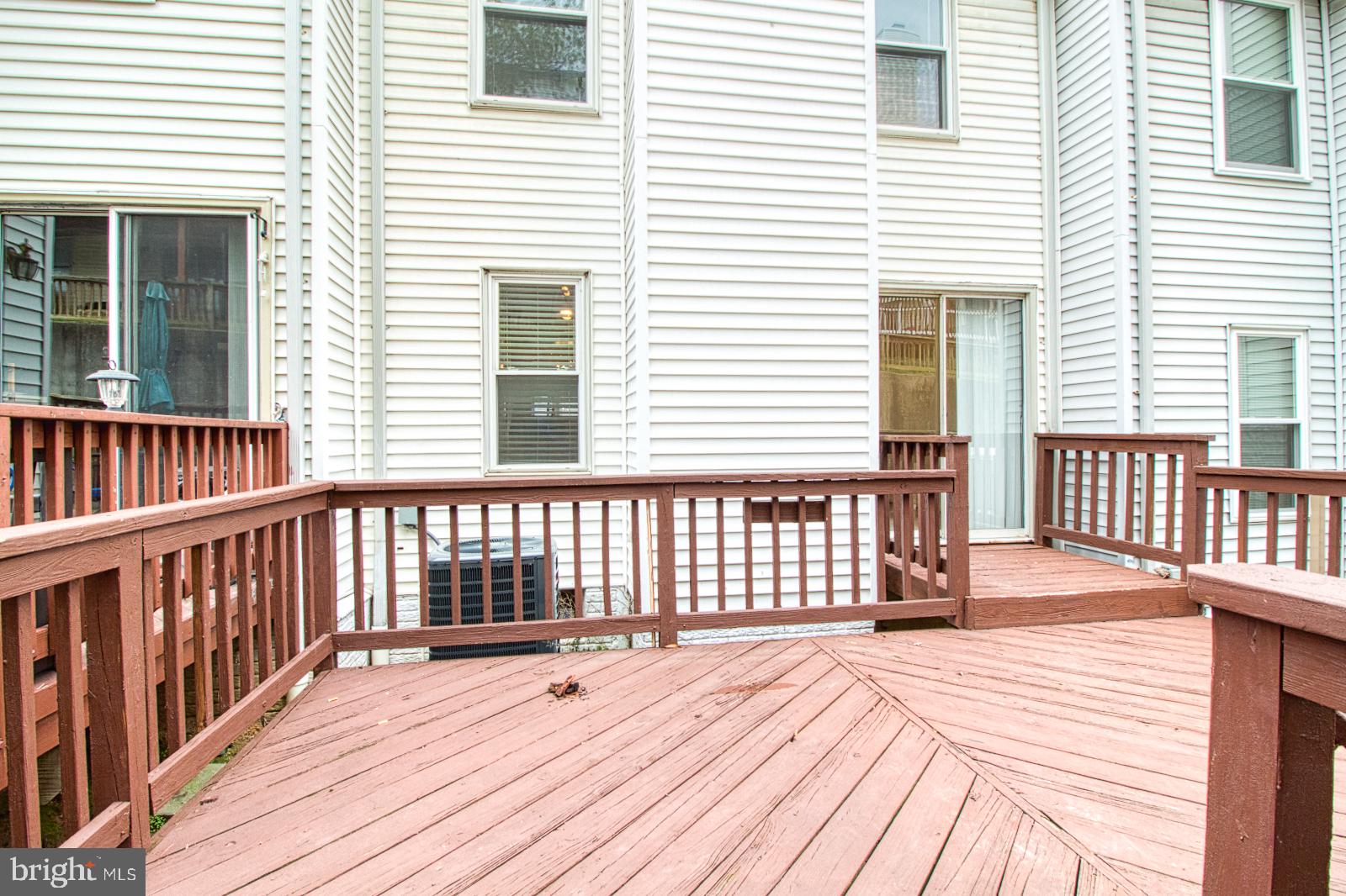 RIVERCHASE - Residential