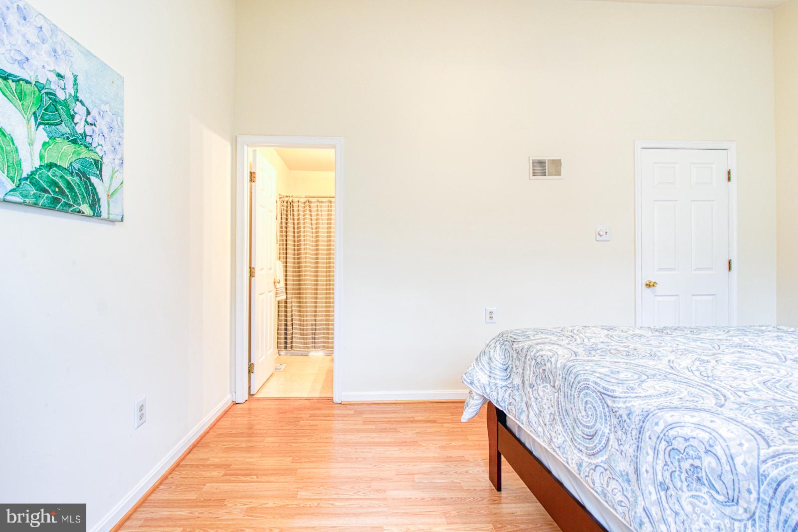 RIVERCHASE - Residential