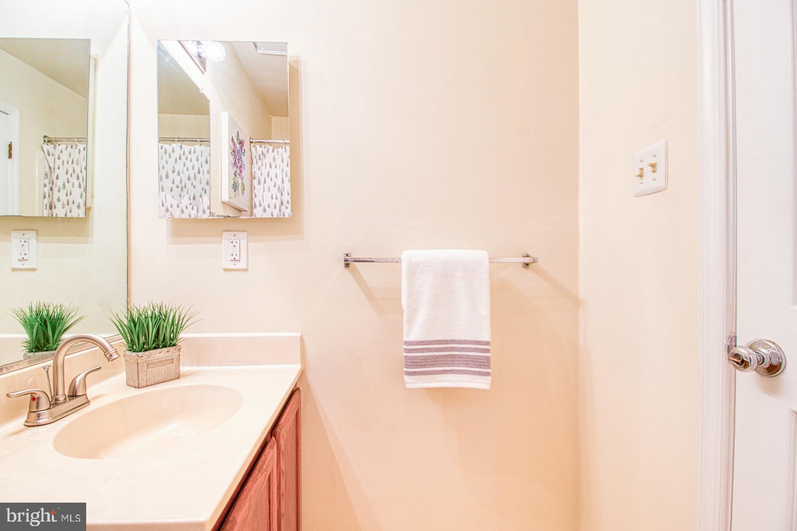 RIVERCHASE - Residential