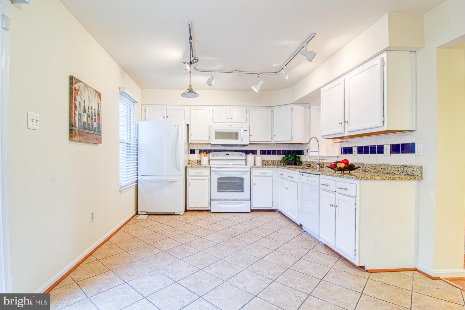 RIVERCHASE - Residential