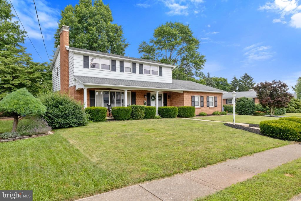 Photo of 1965 Niagara Lane, YORK, PA 17408 (MLS # PAYK2085210)