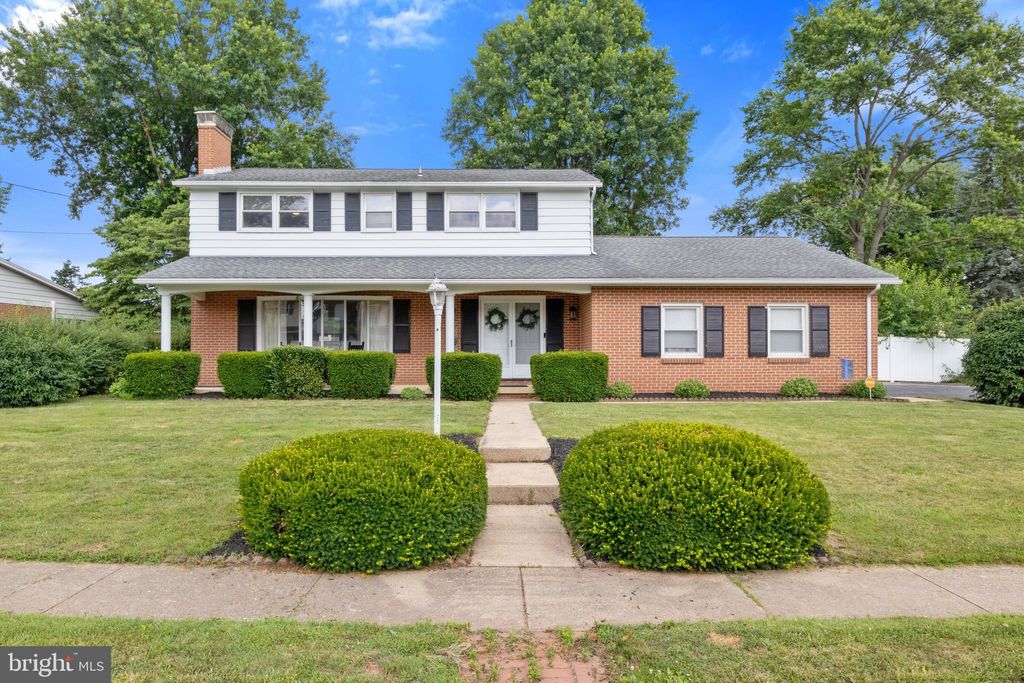 Photo of 1965 Niagara Lane, YORK, PA 17408 (MLS # PAYK2085210)