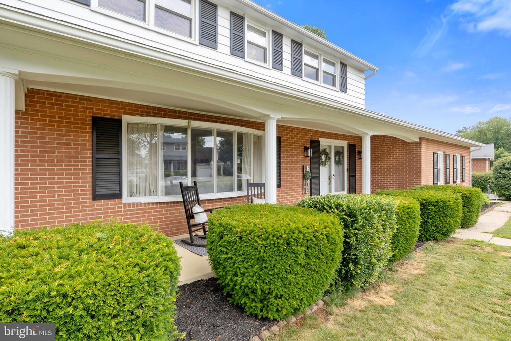 Photo of 1965 Niagara Lane, YORK, PA 17408 (MLS # PAYK2085210)