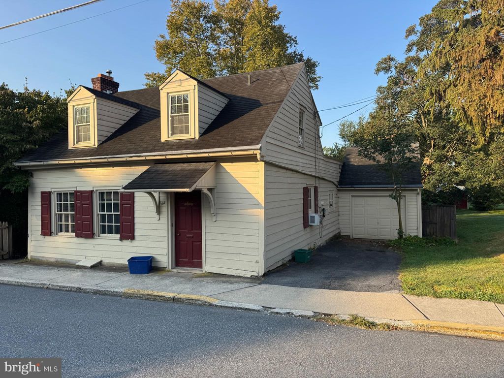 Photo of 162 N Charlotte Street, MANHEIM, PA 17545 (MLS # PALA2076860)