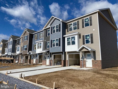 Townhouse For Rent - 97 Moses Drive<br/> Berkeley County, MARTINSBURG, WV 25405