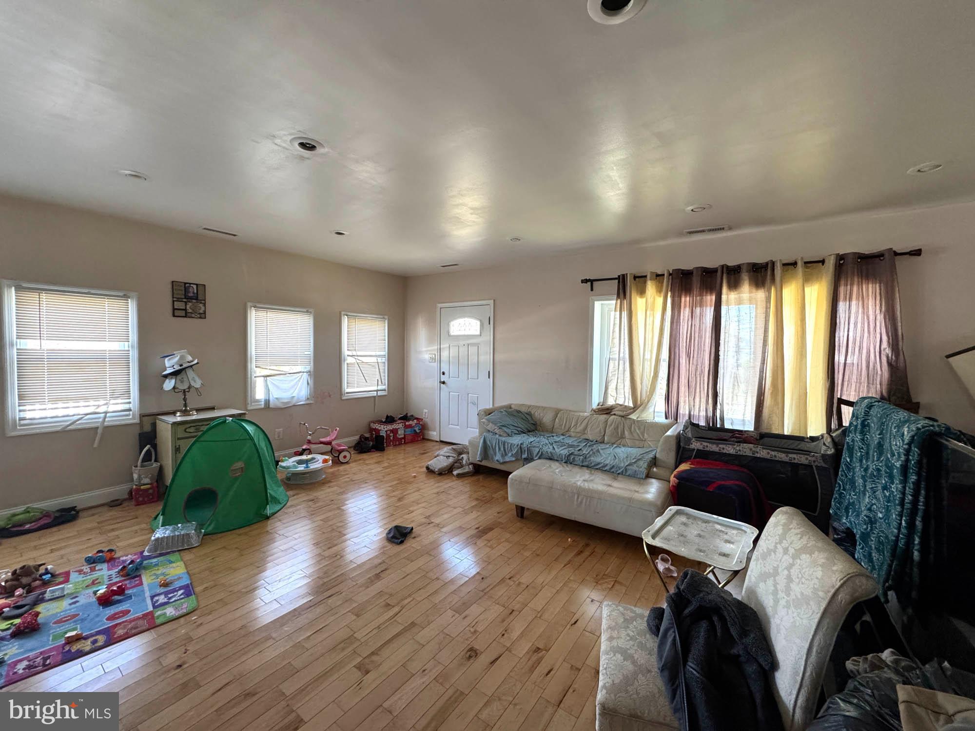 NEW CARROLLTON - Residential