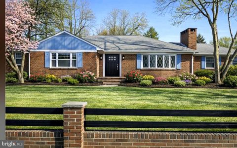 Photo of 2207 Naamans Creek Road, BOOTHWYN, PA 19061 (MLS # PADE2114308)