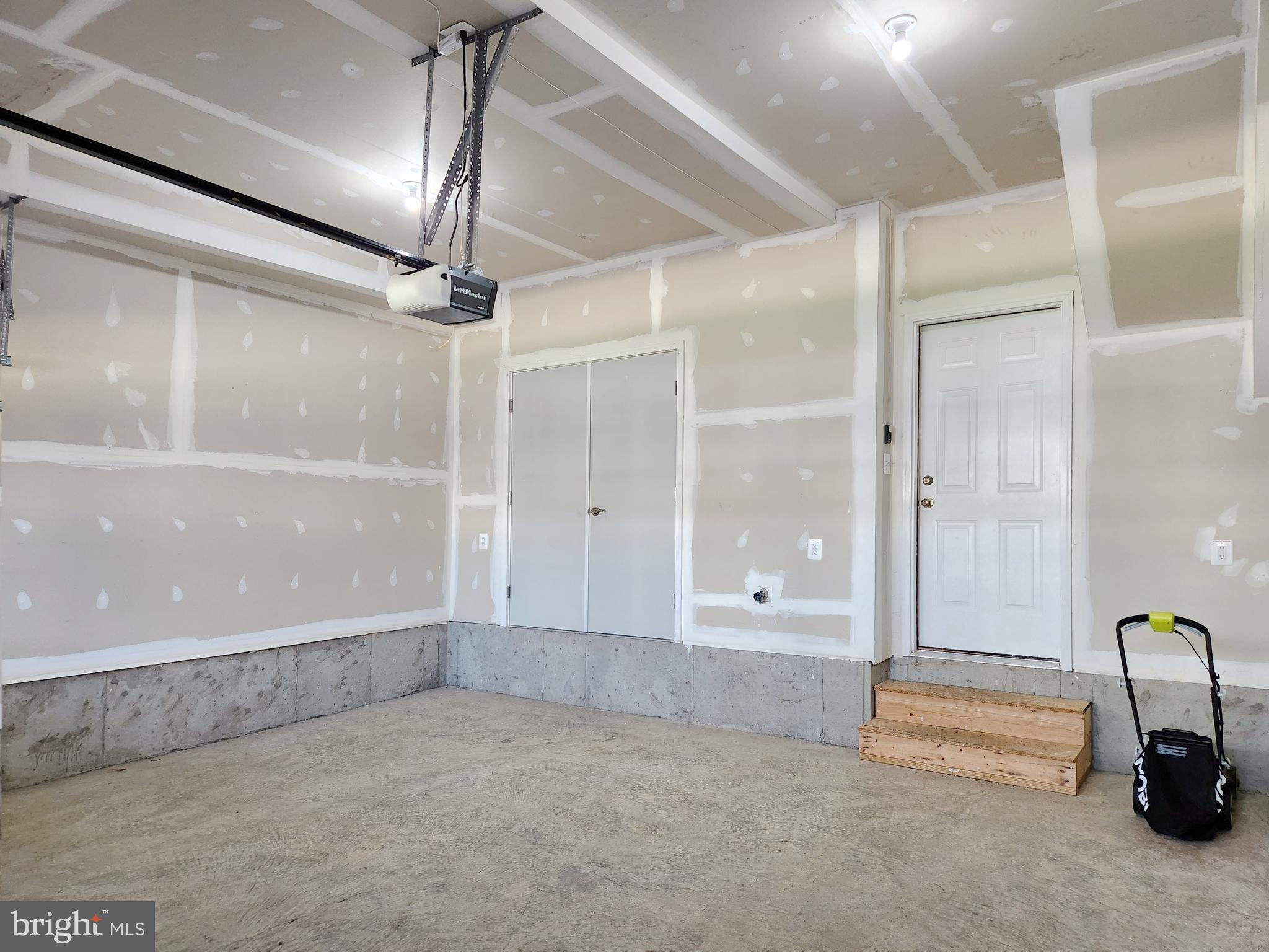 POTOMAC SHORES - Residential Lease