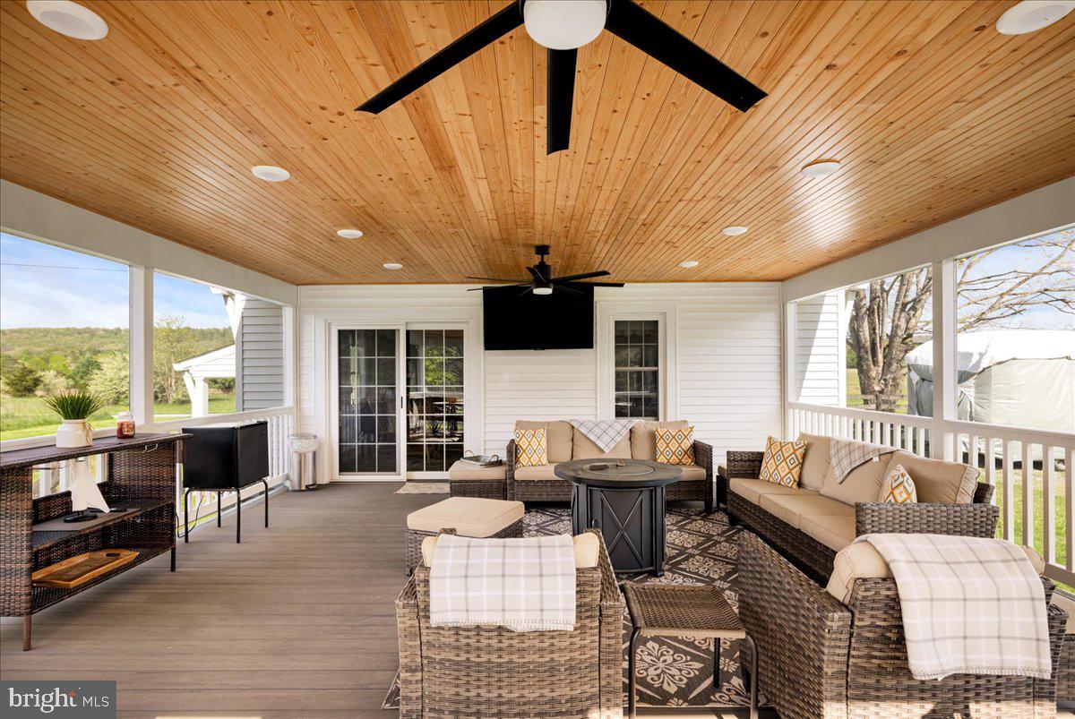 FARMS OF THE RIVER - Residential