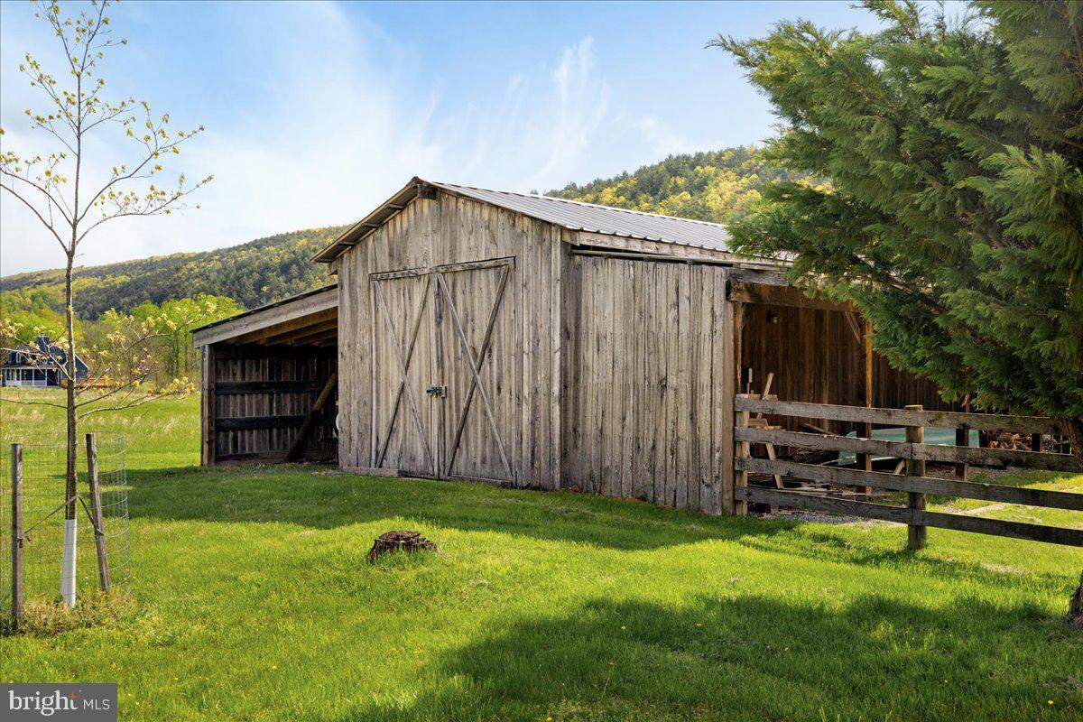 FARMS OF THE RIVER - Residential