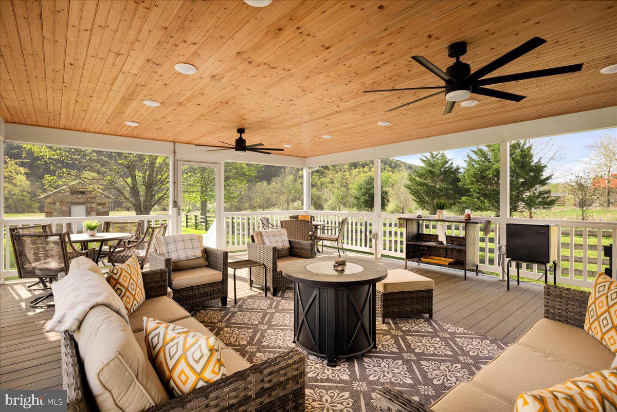 FARMS OF THE RIVER - Residential