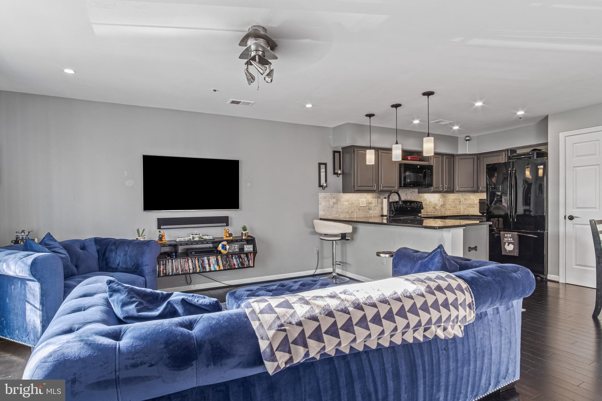 BARRINGTON POINTE CONDOS - Residential