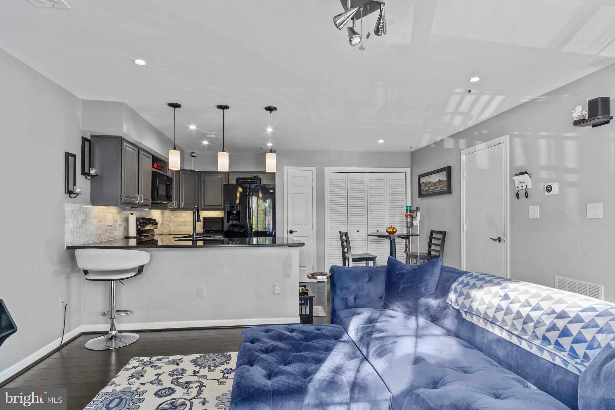 BARRINGTON POINTE CONDOS - Residential